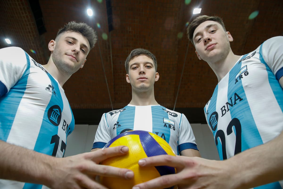 Luciano Vicentín, Luciano Palonsky y Nicolás Zerba, los sub 23 de la selección argentina de vóleibol que quieren pisar fuerte en el Mundial de Eslovenia y Polonia.