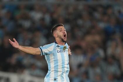 Luciano Vietto vive un gran presente en Racing, pero está en duda por una molestia muscular