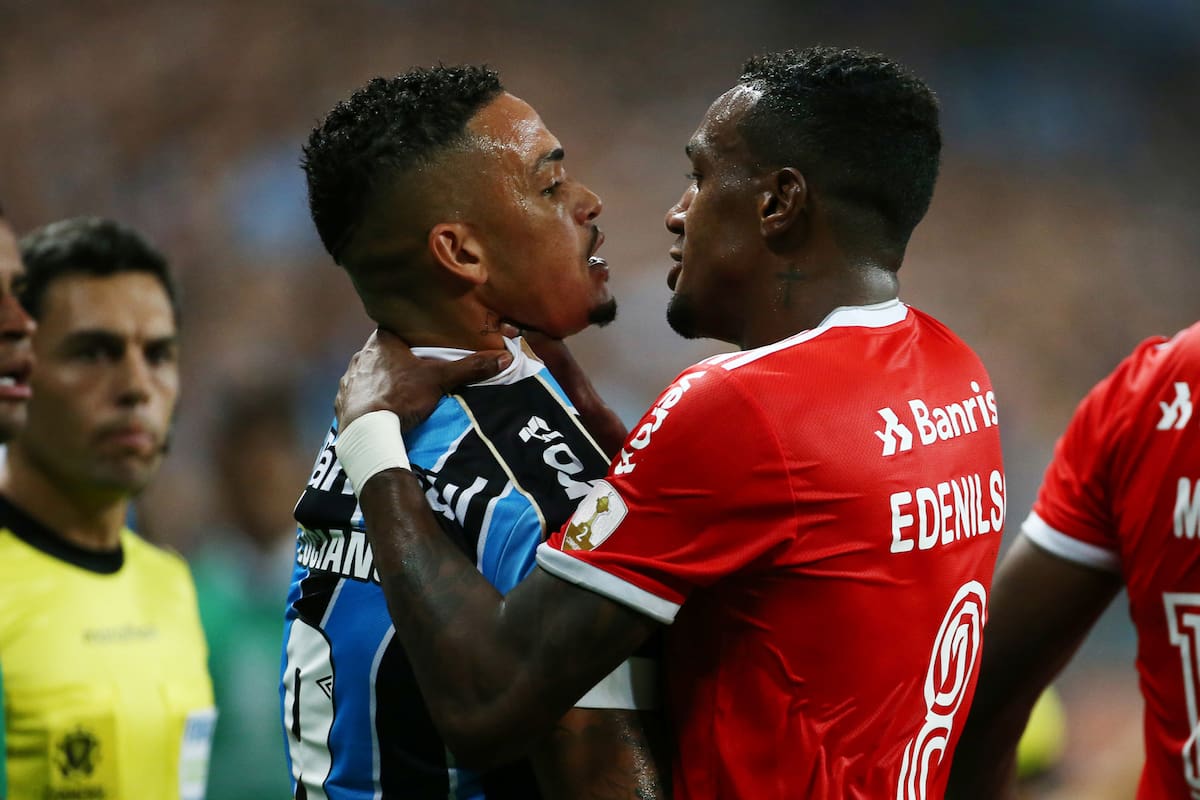 Luciano y Edenilson chocan en el clásico