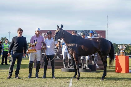 Lucida por Santiago Chavanne en el campo de juego, Ve Ocho Petaca terminó galardonada como el mejor ejemplar de la final del Nacional.