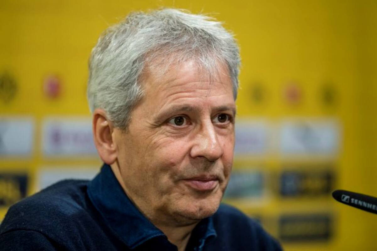 Lucien Favre dio una conferencia de prensa en una sala sin periodistas presentes
