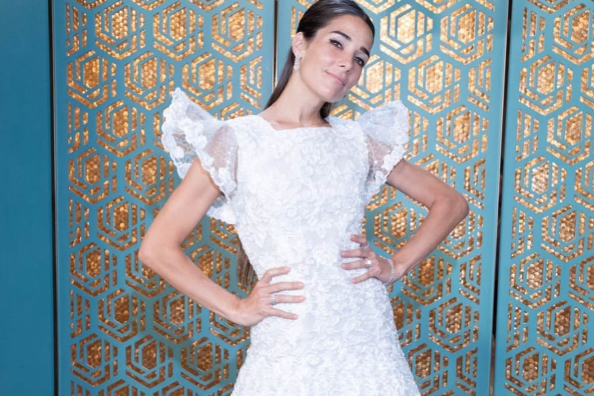 Luciendo un vestido blanco, Juana Viale contó que su novio le propuso casamiento