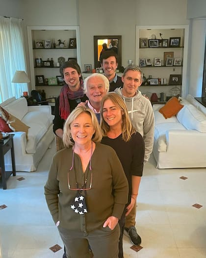 Lucila Fernández Llanos, Roberto García Moritán (p) y sus cuatro hijos