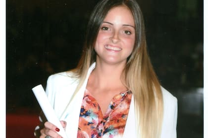 Lucila, recién recibida de abogada.