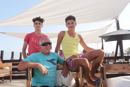 Lucio López con su Ezequiel y un amigo