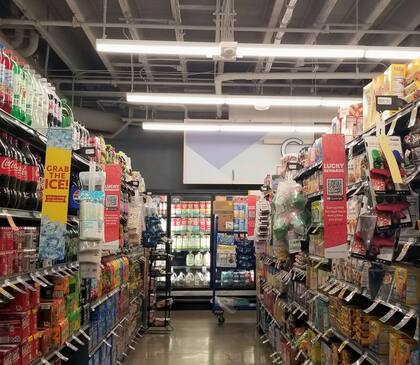Lucky en Bayview Plaza inauguró en 2022 en el local que previamente ocupaba un Walgreens, cerrado en 2019 tras 30 años de operación