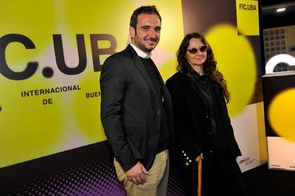 Lucrecia Martel junto al director general del Festival de Cine de la UBA, Ricardo Alfonsín