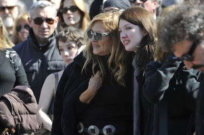 Lucrecia Zavaleta despidió a su papá este martes; en su cuenta de Instagram, la joven, también artista, escribió: "Con el corazón destruido, mi peor pesadilla se materializó y con eso el dolor más real nunca antes encarnado. Sólo sé que tu amor incondicional me hizo y hará reflexionar sobre lo más lindo de esta vida siempre"
