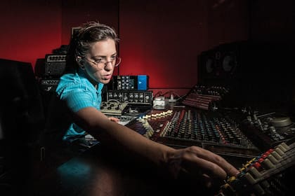 En la consola. Lucy Patané fue la productora de discos de Las Taradas, La Cosa Mostra, Los Rusos Hijos de Puta y Jazmín Esquivel
