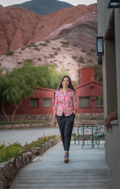Lucy Vilte partió de Jujuy y volvió para tomar las riendas de la posada familiar al pie del Cerro Siete Colores y transformarla en un establecimiento modelo de turismo sostenible.