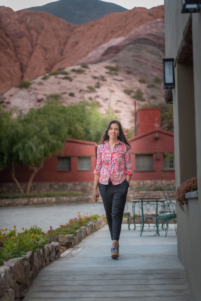 Lucy Vilte partió de Jujuy y volvió para tomar las riendas de la posada familiar al pie del Cerro Siete Colores y transformarla en un establecimiento modelo de turismo sostenible.