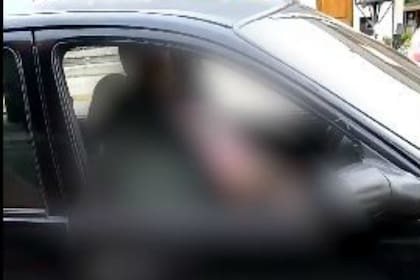 Ludmila Basualdo, de 19 años, actuó rápido y filmó al depravado que estaba delante de ella para dar a conocer su cara