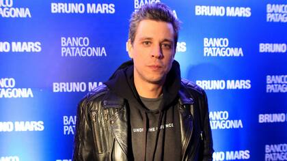 Ludovico Di Santo, que saltó y bailó cada canción del hawaiano en el espacio exclusivo de Banco Patagonia