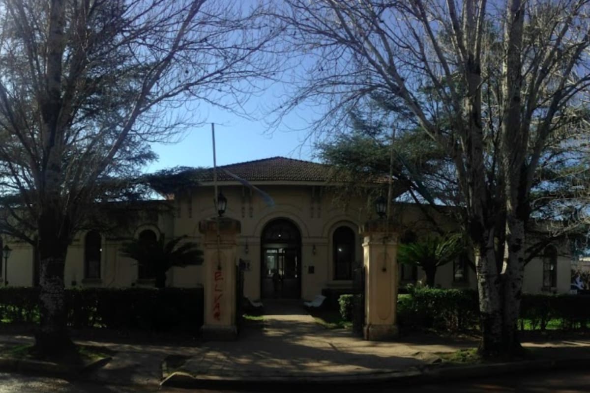 Luego de asistir a un velorio en el que participó medio centenar de personas, una mujer dio positivo en el testeo de covid-19 y quedó hospitalizada