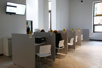 El lugar es amplio y con varios sectores para atención al público