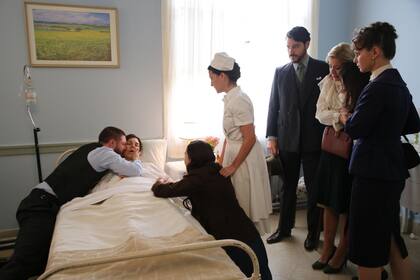 Luego de entregar las pruebas que incriminan a Trauman en la trata de personas, Ivonne intenta declarar ante el juez, pero su estado de salud no le permite cumplir con su cometido