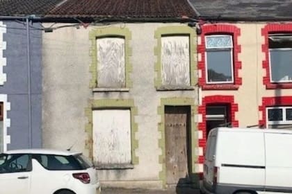 Luego de estar abandonada por cuatro décadas, esta casa en Gales se ofrece en una subasta. A pesar de necesitar un gran trabajo de remodelación, en su interior se esconden tesoros invaluables