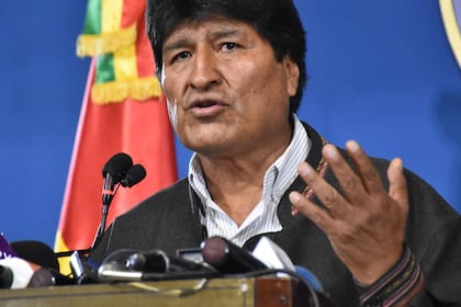 Luego de exiliarse en México, Evo Morales disparó contra la Organización de los Estados Americanos (OEA), a la que tildó de “neogolpista” y pidió a los militares y policías que "no metan bala al pueblo".