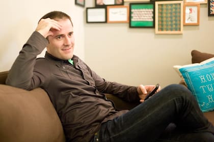 Luego de haber creado Blogger, adquirido por Google en 2003, Williams mantuvo una relación tensa con Jack Dorsey en los comienzos de Twitter