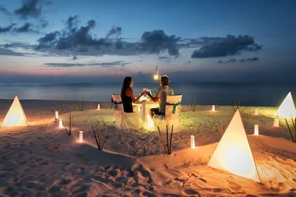 Luego de haberse comprometido en Punta Cana, vuelan a Asia para su festejo