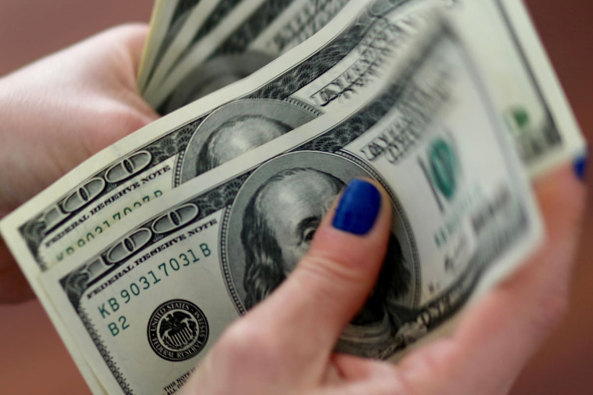 Luego de ir tras las empresas que recibieron ayuda estatal para pagar salarios y compraron dólar financiero, la AFIP ahora va tras los contribuyentes "con inconsistencias fiscales" que accedieron al dólar MEP y al contado con liquidación (CCL o "cable")