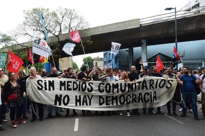 Luego de irrumpir en el canal, la protesta se trasladó a la calle Lima