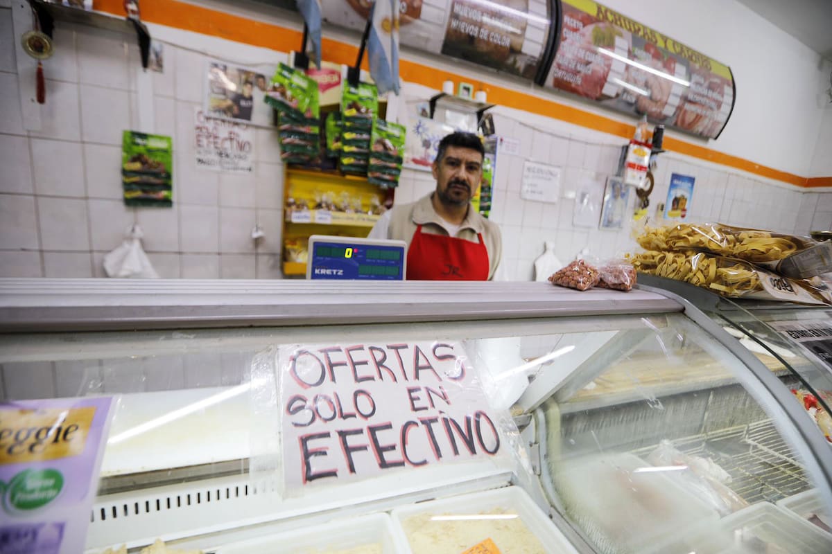 Luego de la devaluación del lunes, los precios se dispararon en varios rubros; los mayoristas retienen productos o actualizan sus listas hasta dos veces al día