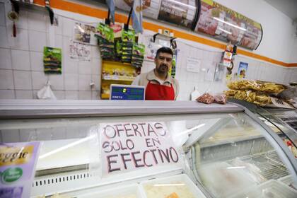 Luego de la devaluación del lunes, los precios se dispararon en varios rubros; los mayoristas retienen productos o actualizan sus listas hasta dos veces al día