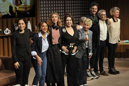 Luego de la función, el elenco recibió una gran ovación