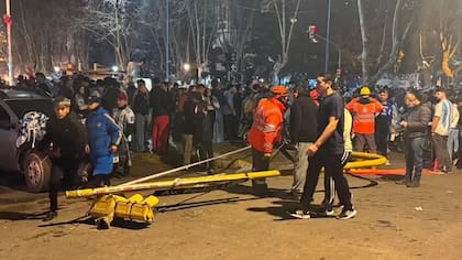Luego de la victoria frente a Inglaterra, un hombre resultó herido por la caída de un semáforo en Mar del Plata
