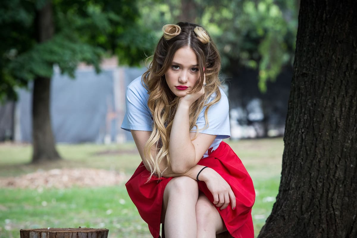 Luego de Las estrellas, El Trece pone toda su esperanza en la joven actriz y cantante, nieta de Lolita, sobrina de Diego e hija de Gloria Carrá. Desde hoy, a las 22, protagonizará la novela juvenil Simona