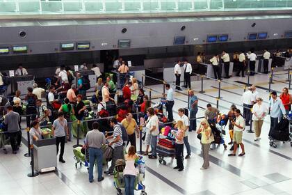 Luego de los anuncios de la AFIP, los viajeros argentinos ahora cuentan con una franquicia de 500 dólares y la posibilidad de ingresar a la Argentina con un teléfono y una tableta o notebook