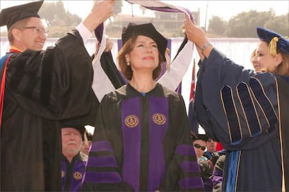 Luego de ocupar un cargo en la administración pública de la educación de California, Contreras-Sweet fue elegida para dirigir la SBA bajo el mandato de Obama