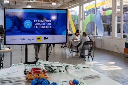 Luego de pasar por todas las estaciones, se les entregaba bolsas, barras de cereal y un corazón anti-estrés.
