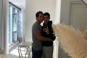 Luego de presentar a su nuevo novio, el actor respondió con gran elegancia a la homofobia de uno de sus seguidores