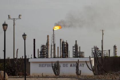Luego de presentar fallas y problemas durante años, las refinerías venezolanas operan en la actualidad a una fracción de su capacidad