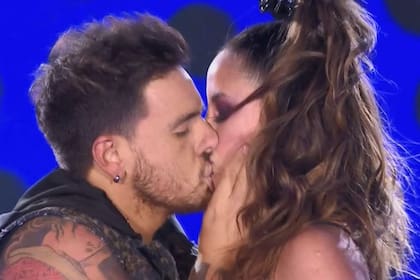 Luego de que Fede Bal y Lourdes Sánchez sellaran su presentación en el "Súper Bailando" con un beso, el Chato Prada -pareja de la bailarina- dio su opinión