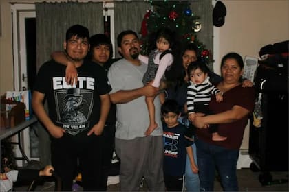 Luego de ser engañado con la táctica del "auto averiado", Flores fue arrestado por agentes del ICE