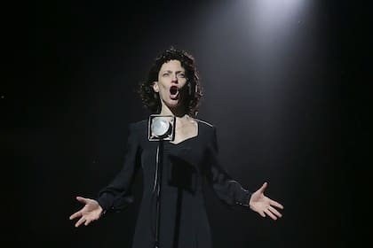 Luego de tantos kilómetros recorridos y las diversas temporadas que hizo en el Teatro Liceo, Elena Roger se despide de Piaf y de su público el domingo por la noche