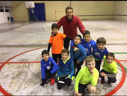 Luego de trabajar con juveniles en varios clubes, hoy se enfoca en prepararse para dirigir planteles mayores cuando se retire; tiene 31 años.