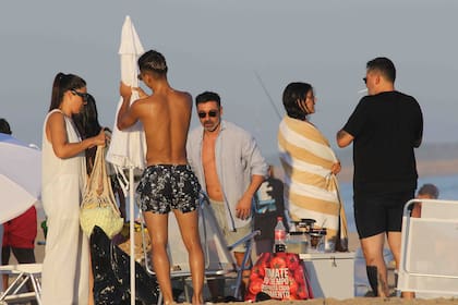 Luego de un año marcado por los conflictos con su ex, Yanina Screpante, Lavezzi llegó hasta Punta del Este en busca de descanso