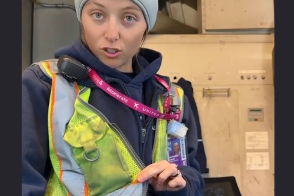 Luego de una jornada de trabajo el chaleco de la usuaria es prueba de la tierra que absorben las maletas. (TikTok)