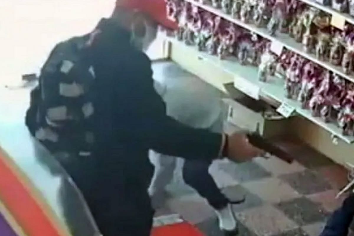 Luego de varias semanas en las que habían descendido los delitos, los asaltantes volvieron a las calles y dejaron fuera de juego las cámaras de seguridad con sus máscaras contra el contagio del coronavirus