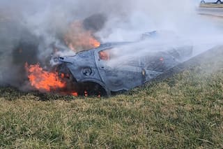 Así quedó el auto que despistó y chocó en la Ruta 2