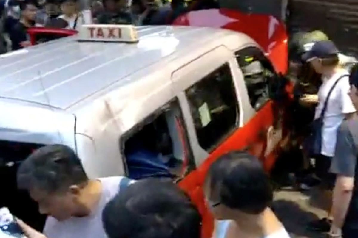 Luego del accidente, el chofer fue agredido por varias personas