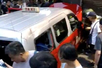 Luego del accidente, el chofer fue agredido por varias personas