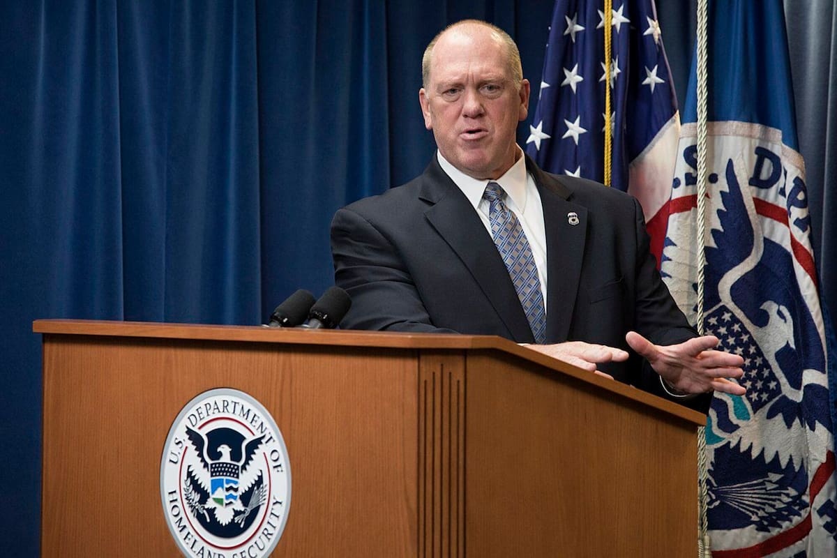 Luego del ataque a un oficial de la CBP en Nueva York, el zar de la frontera, Tom Homan, prometió “inundar” las calles con más agentes del ICE