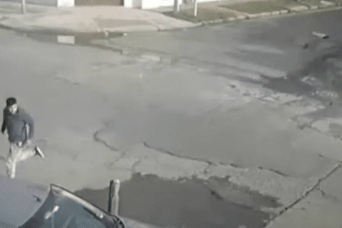 Luego del choque, los cuatro ladrones intentaron huir corriendo