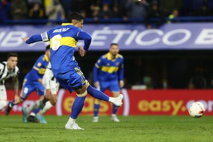 Luego del penal errado por Benedetto en el primer tiempo, Rojo ejecutó y convirtió el del complemento: fue tema de consulta para Ibarra, que aseguró que se cambió el ejecutante porque "Pipa no podía pisar"
