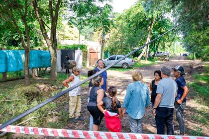Luego del temporal, varios barrios del partido de Pilar siguen sin luz y con calles obstruidas por los árboles caídos